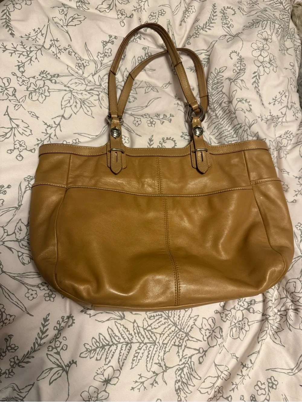 Vintage Coach Soho Tan Leather Shoulder Tote with Polished Logo Plaque